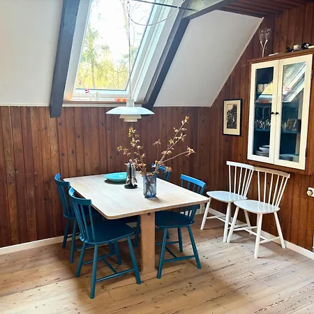 Casa de Férias Charming In Asserbo At Tisvilde Hegn